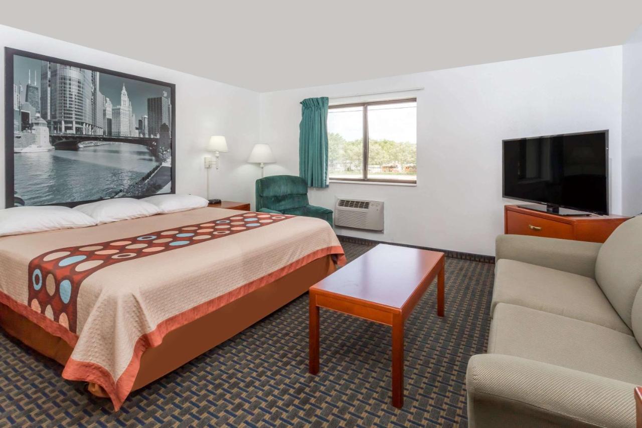| Super 8 by Wyndham Rock Falls Sterling Area