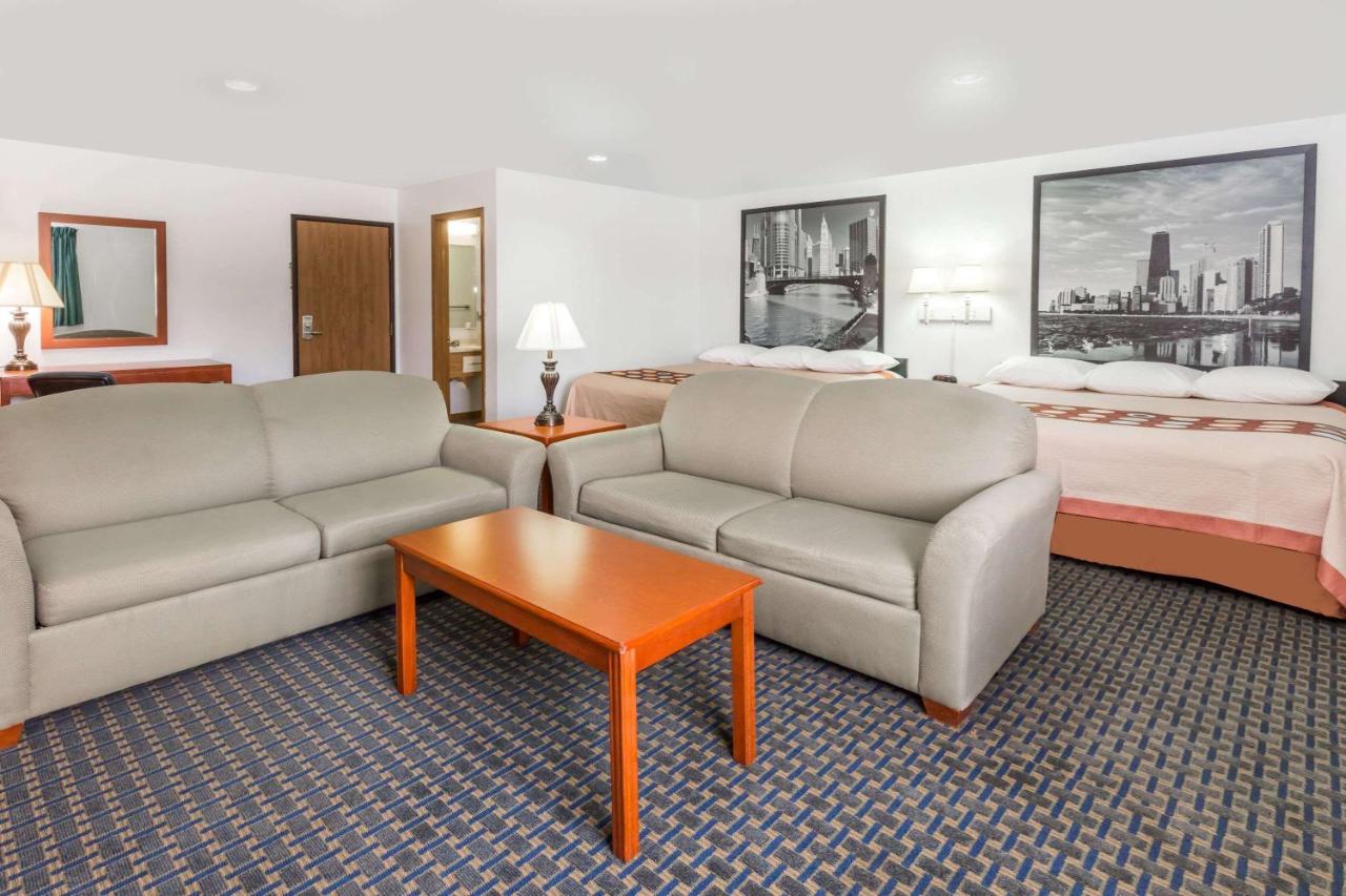 | Super 8 by Wyndham Rock Falls Sterling Area