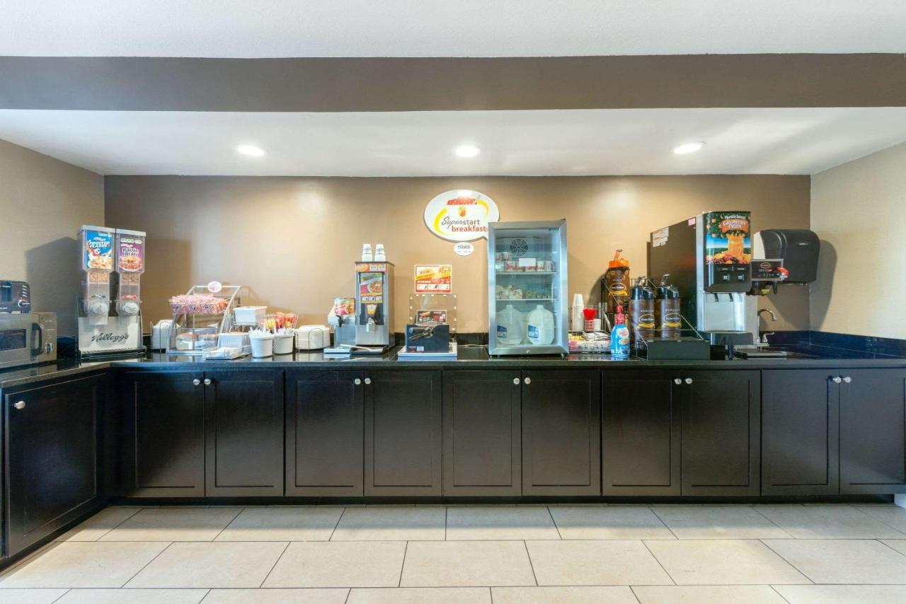  | Super 8 by Wyndham Springfield East