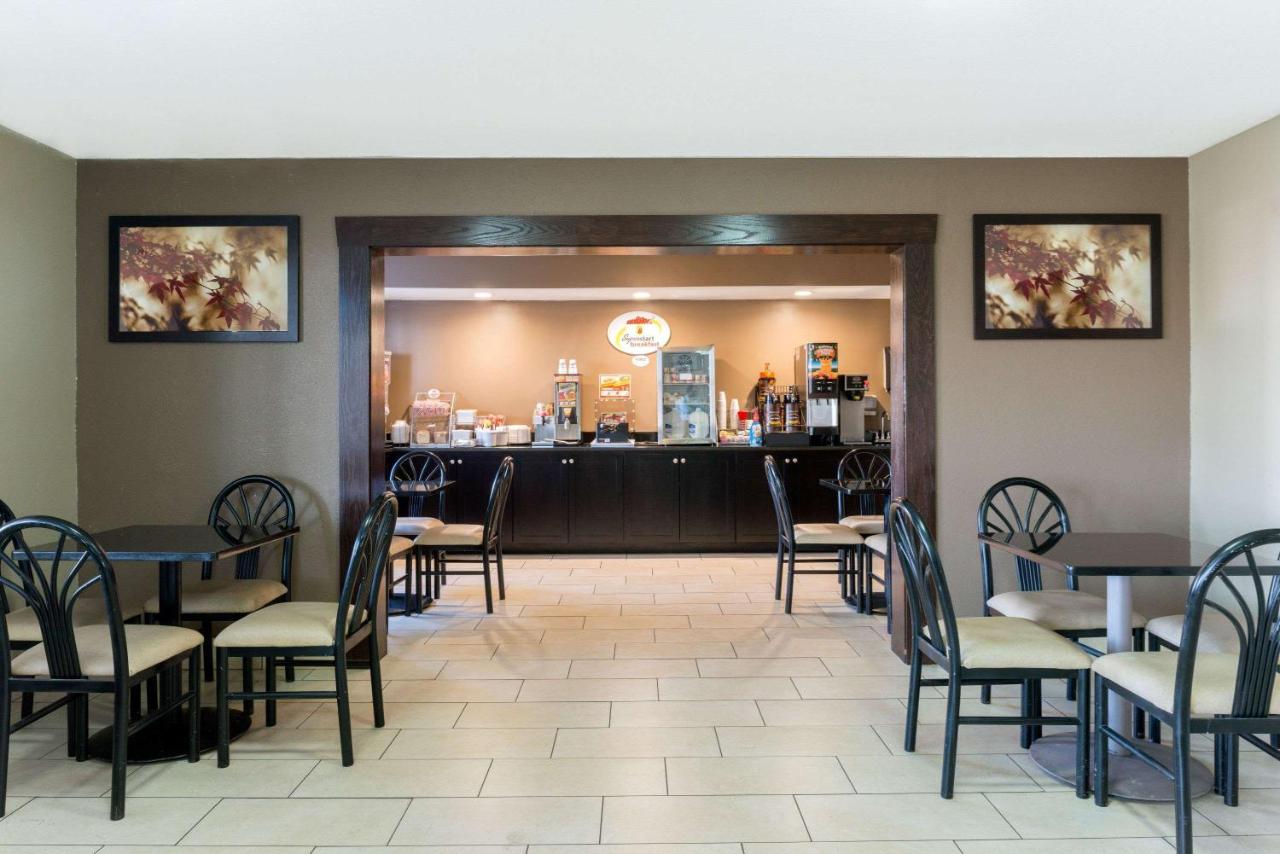 | Super 8 by Wyndham Springfield East