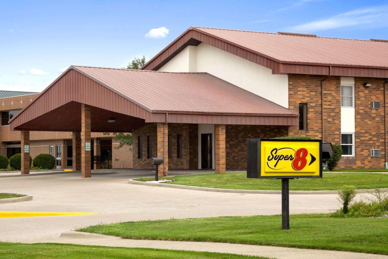| Super 8 by Wyndham Tuscola