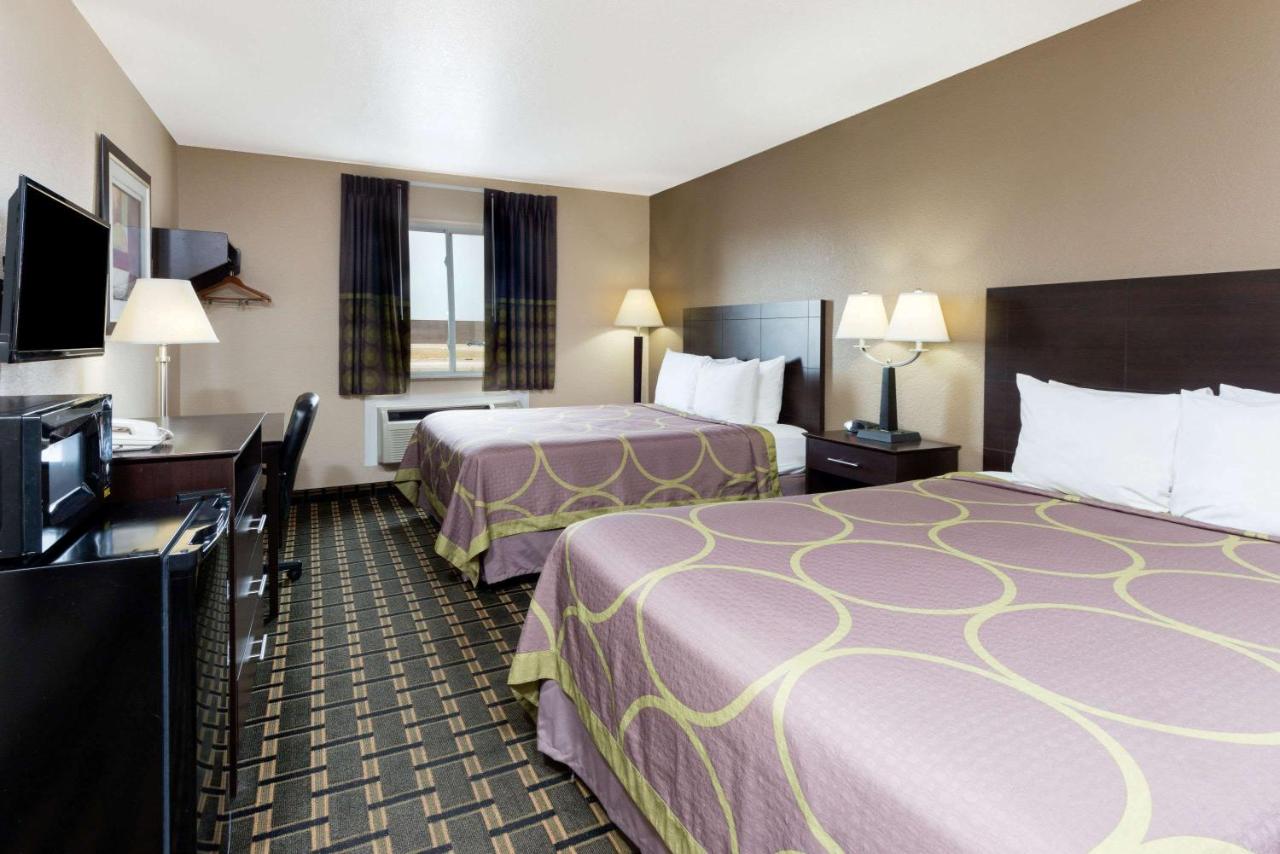 | Super 8 by Wyndham Springfield East