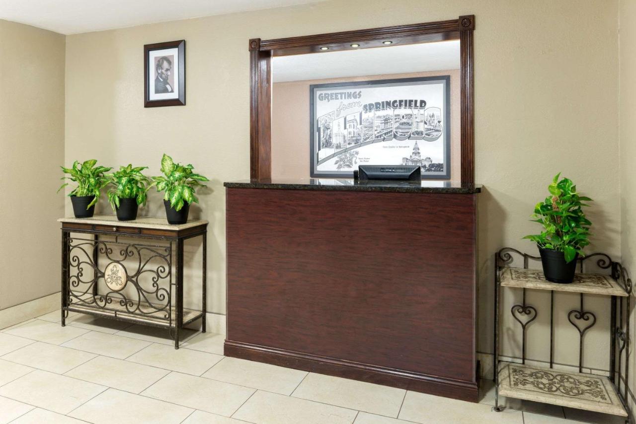 | Super 8 by Wyndham Springfield East