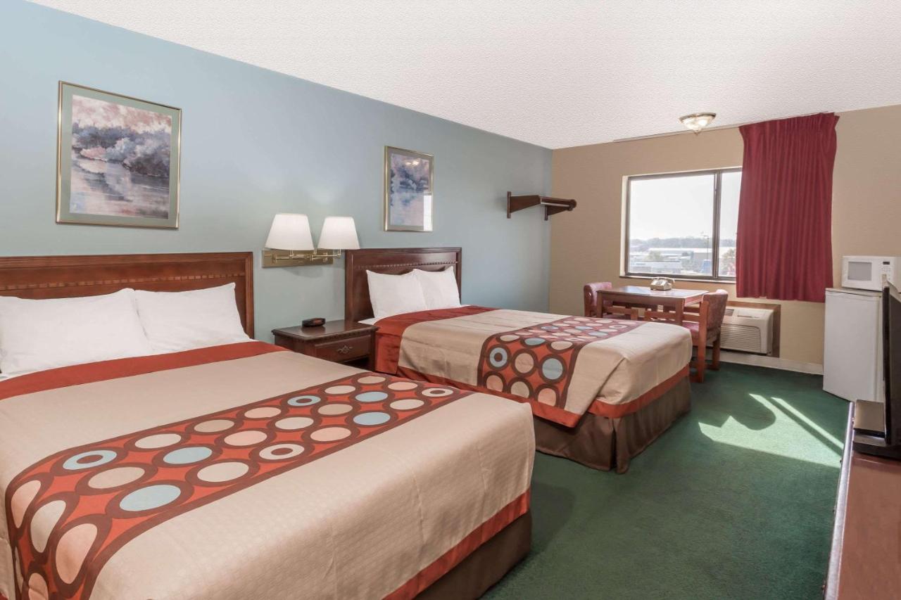  | Super 8 by Wyndham Woodstock