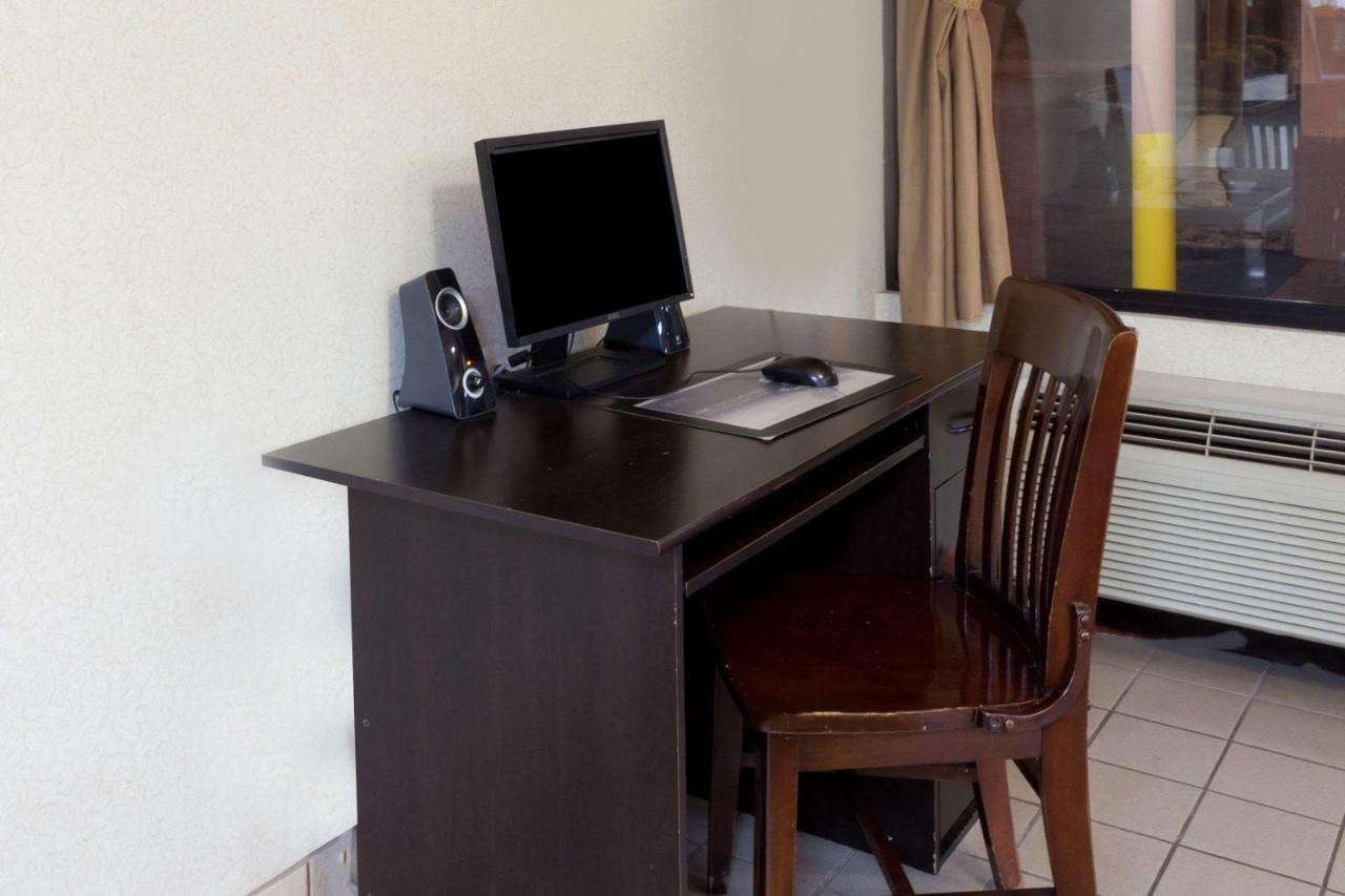  | Super 8 by Wyndham Knoxville West/Farragut
