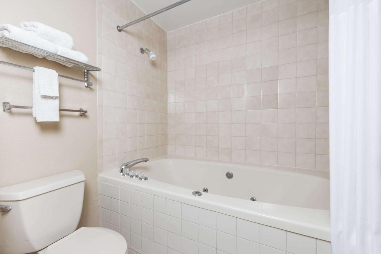 | Days Inn by Wyndham New Market