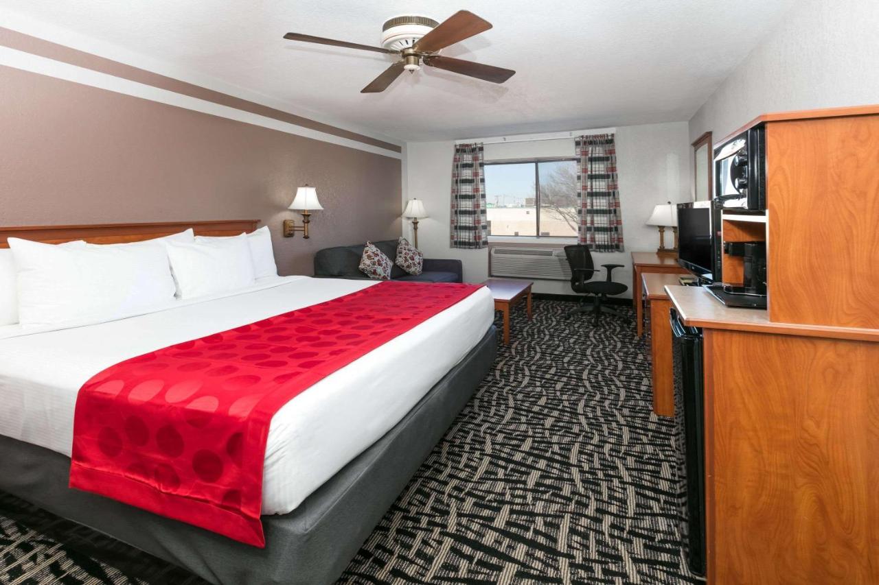 Deluxe King Room - Non-Smoking at Ramada by Wyndham Oklahoma City Airport North