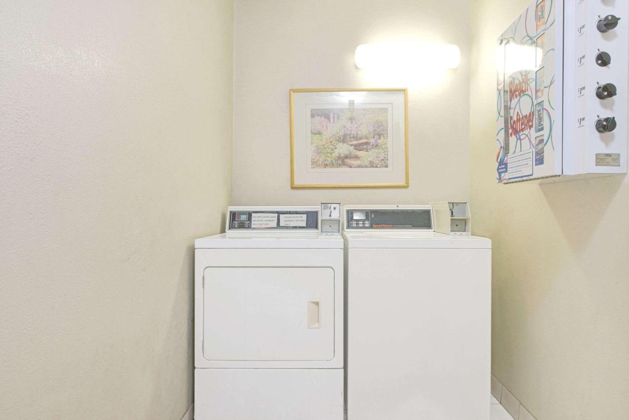 | Super 8 by Wyndham Pontoon Beach IL/St. Louis MO Area
