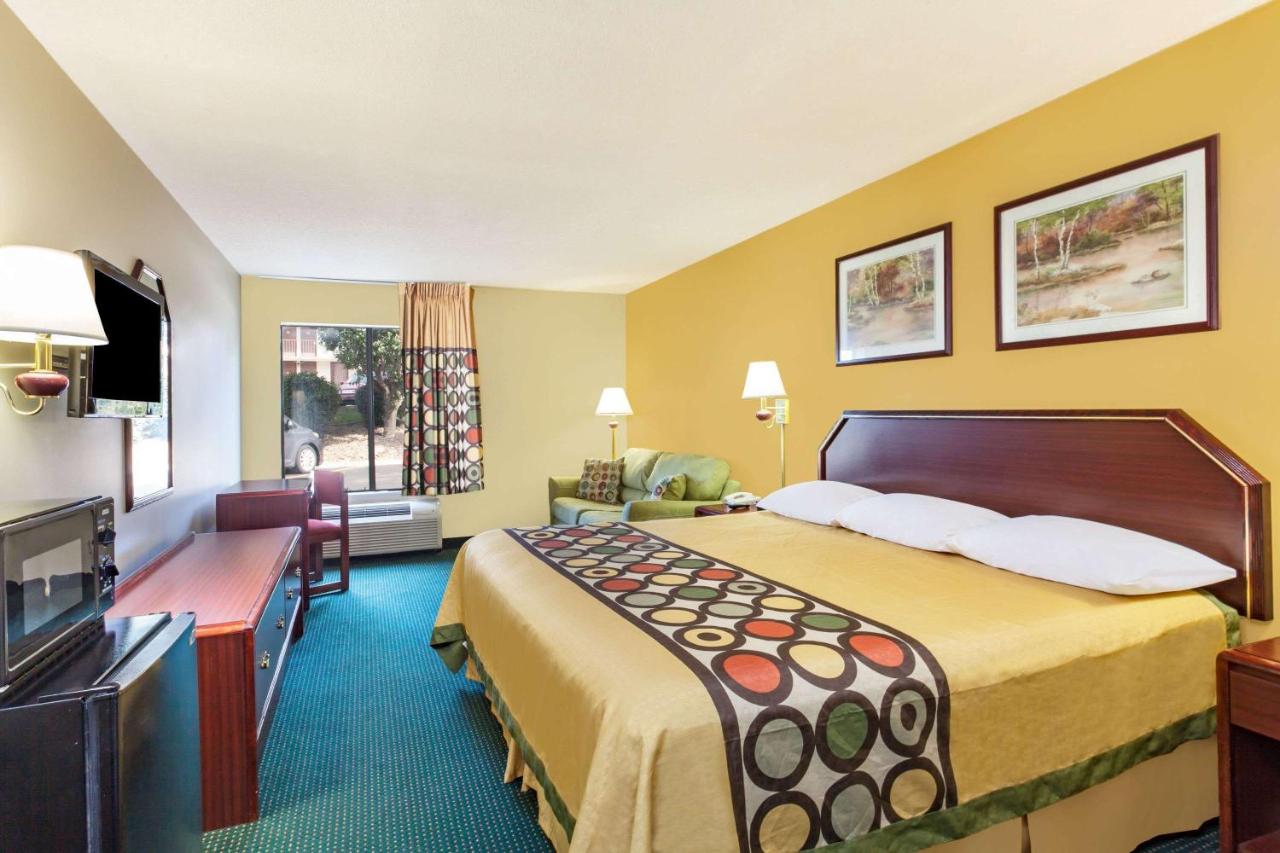 King Room - Non-Smoking at Super 8 by Wyndham Morristown/South
