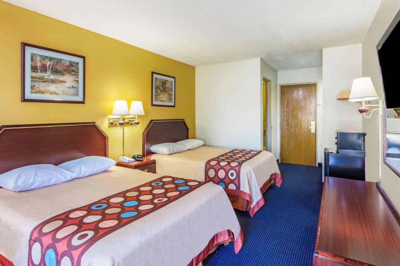 Queen Room with Two Queen Beds - Non-Smoking at Super 8 by Wyndham Morristown/South