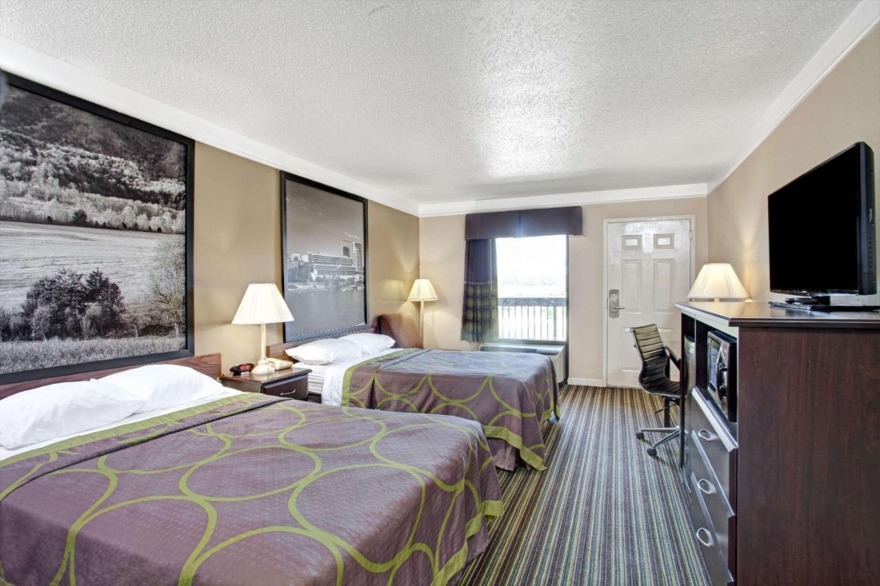 | Super 8 by Wyndham Knoxville East