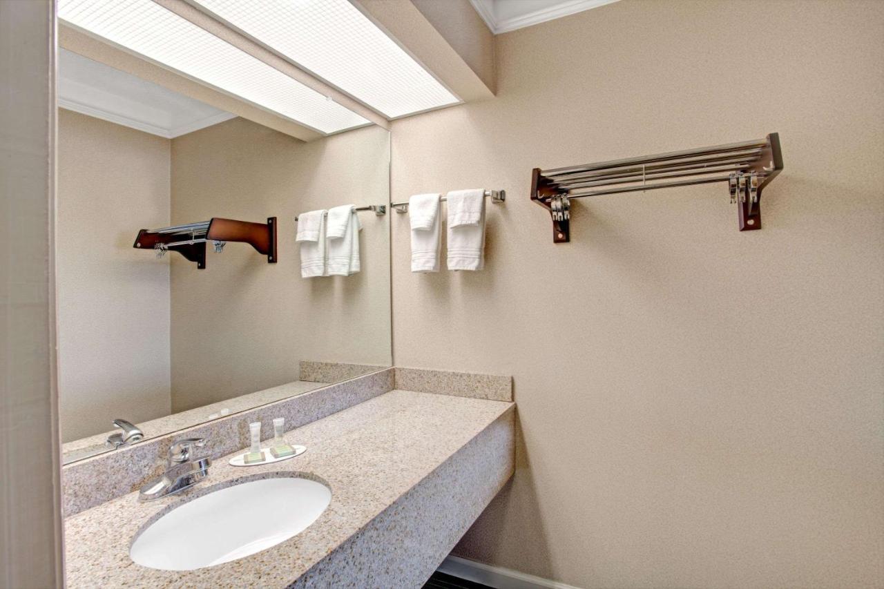 | Super 8 by Wyndham Knoxville East