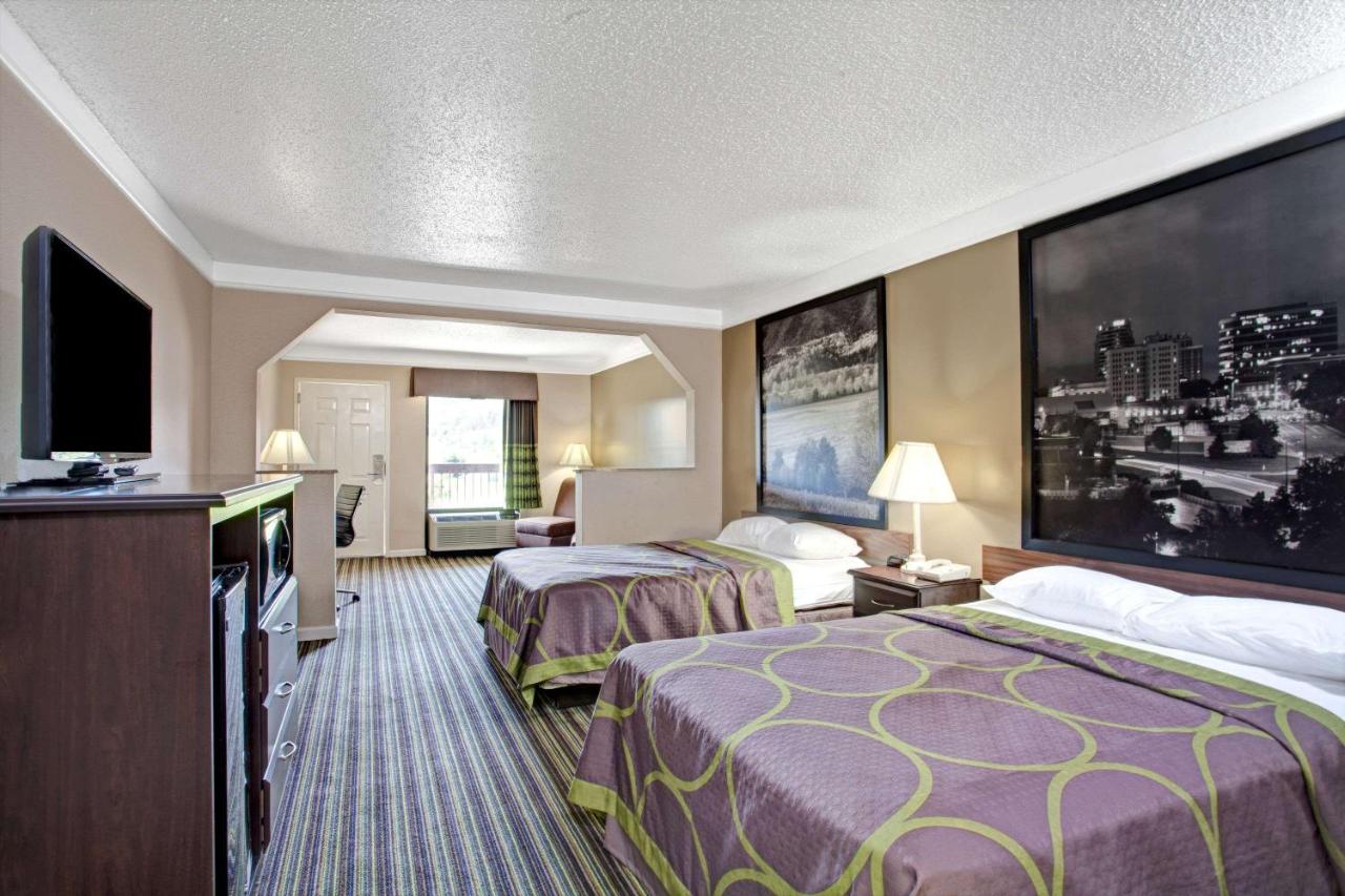 | Super 8 by Wyndham Knoxville East