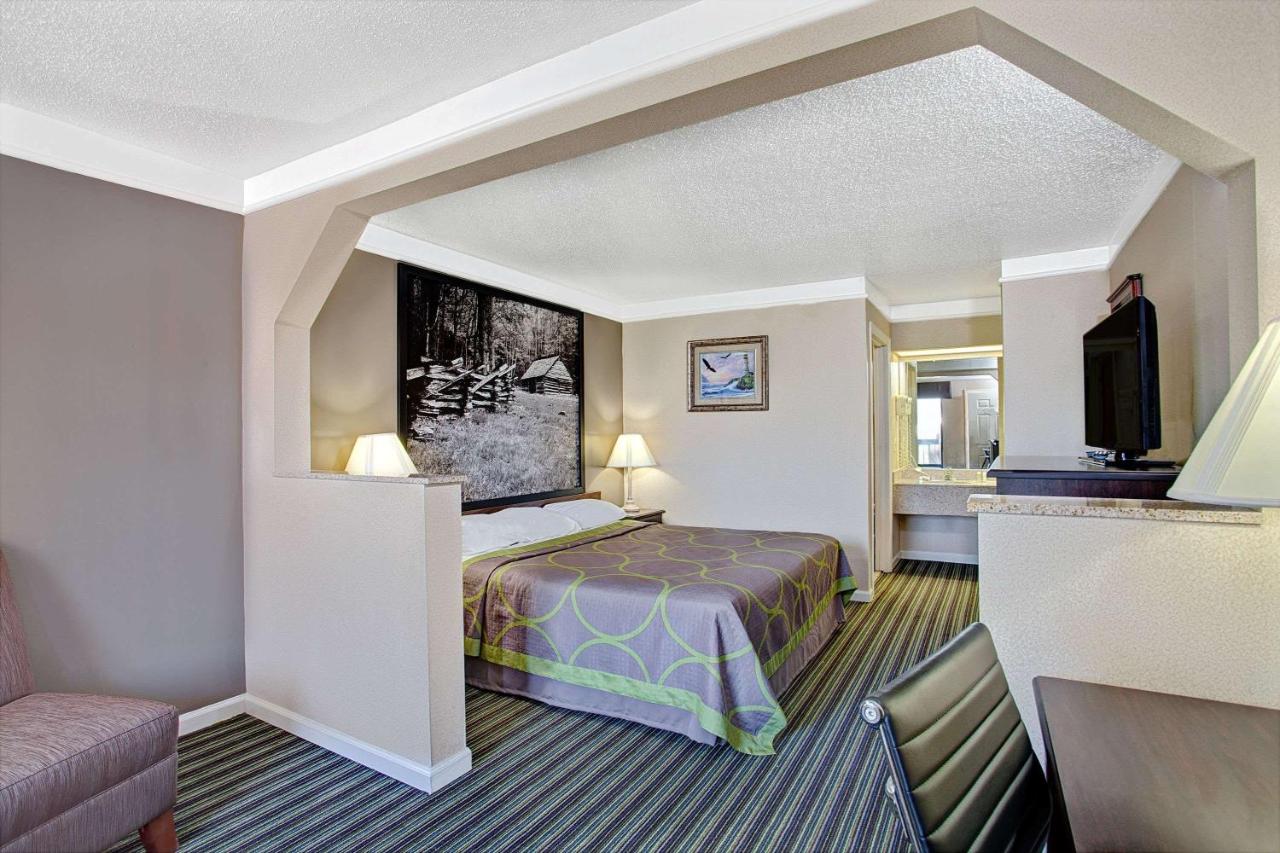 | Super 8 by Wyndham Knoxville East