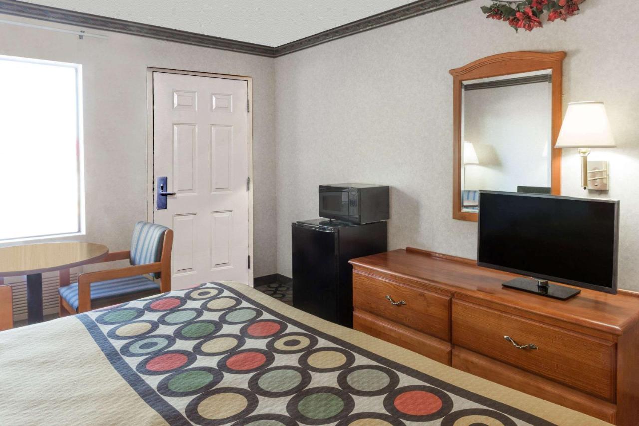  | Super 8 by Wyndham Ashburn