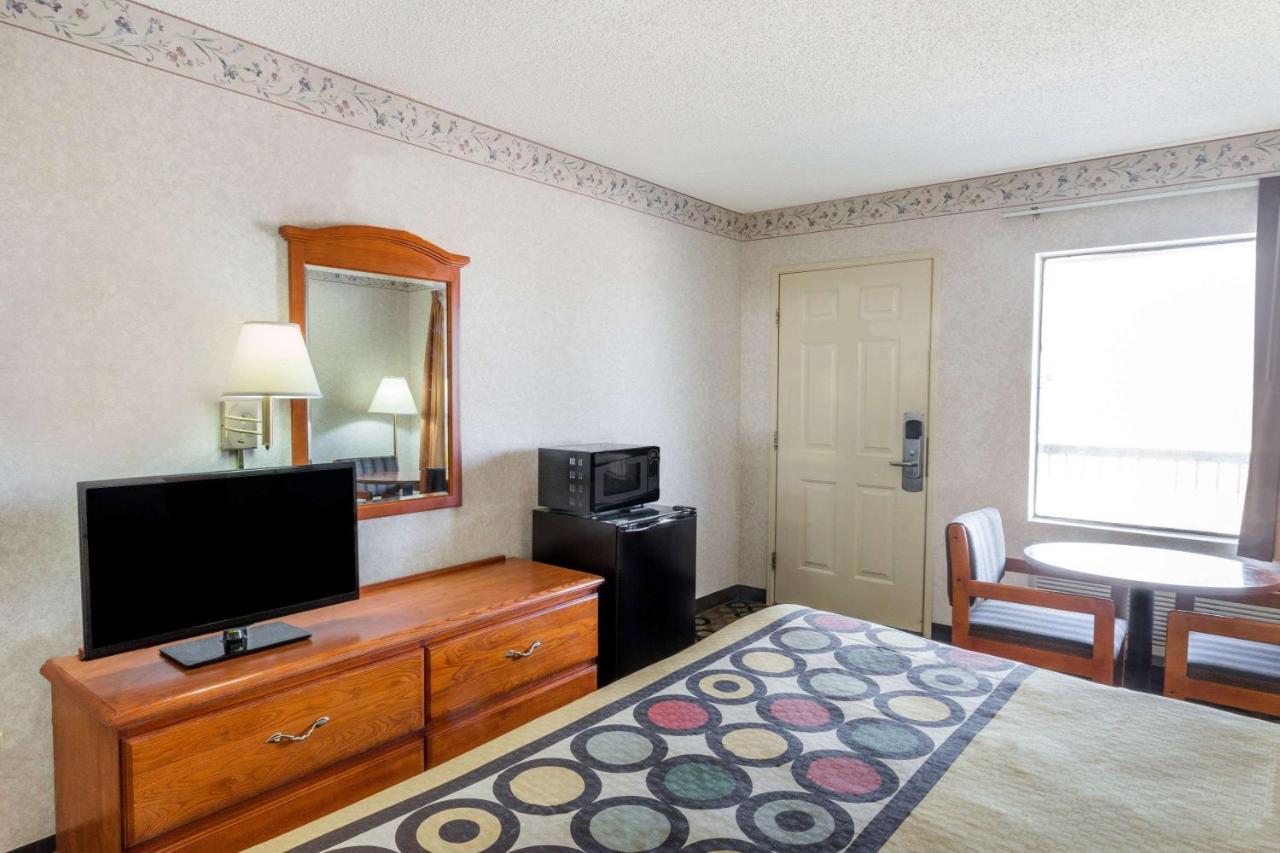  | Super 8 by Wyndham Ashburn