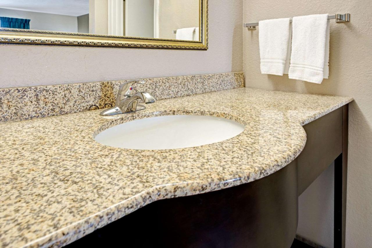 | Super 8 by Wyndham Lakeland