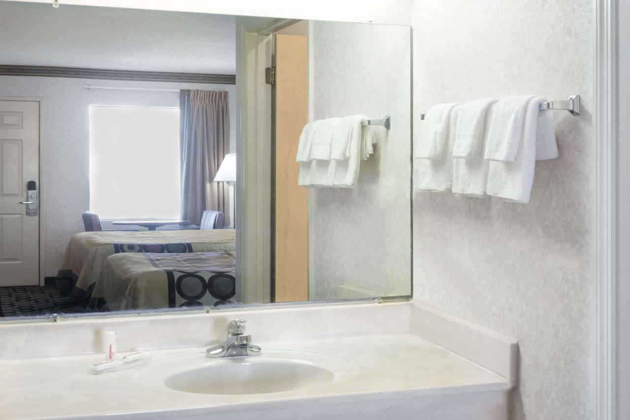  | Super 8 by Wyndham Ashburn