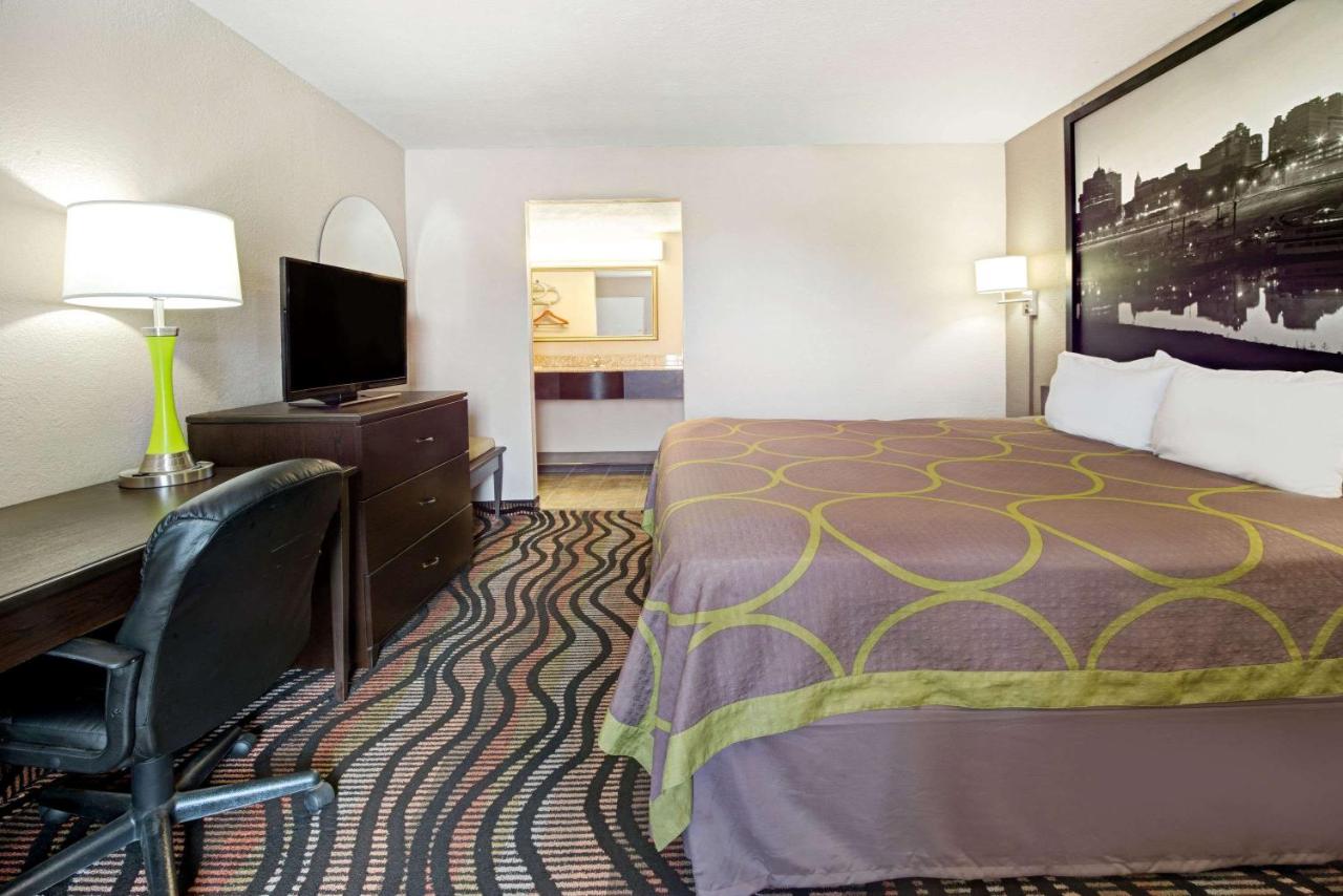 | Super 8 by Wyndham Lakeland
