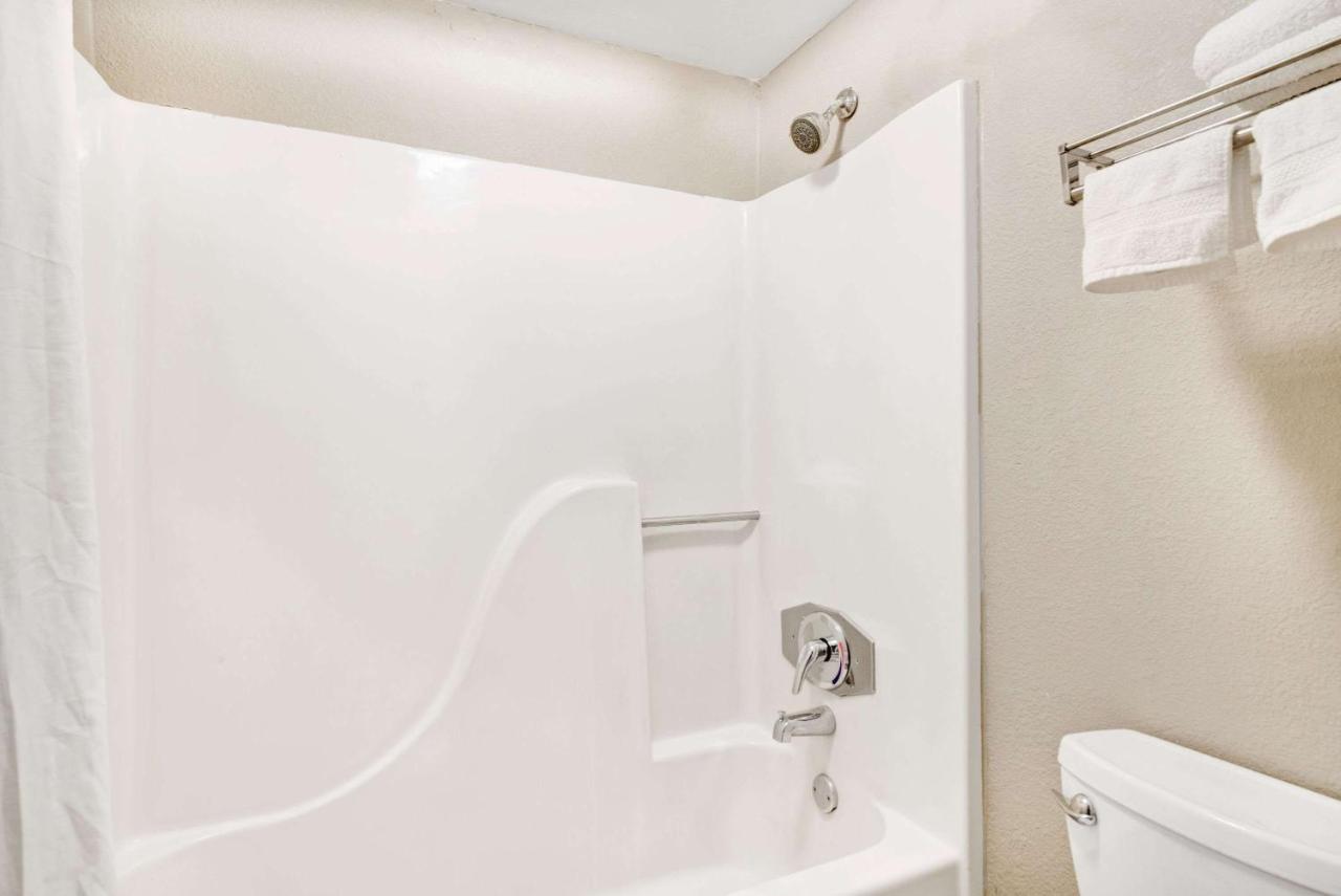 | Super 8 by Wyndham Lakeland