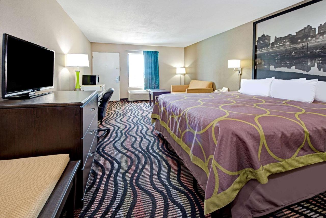 | Super 8 by Wyndham Lakeland