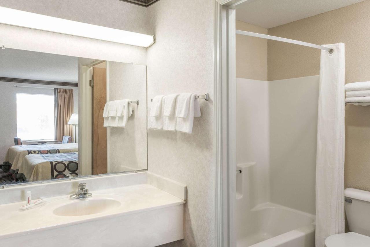  | Super 8 by Wyndham Ashburn