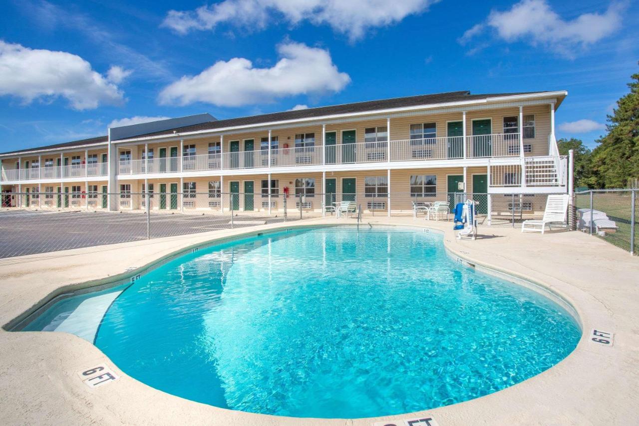  | Super 8 by Wyndham Monticello