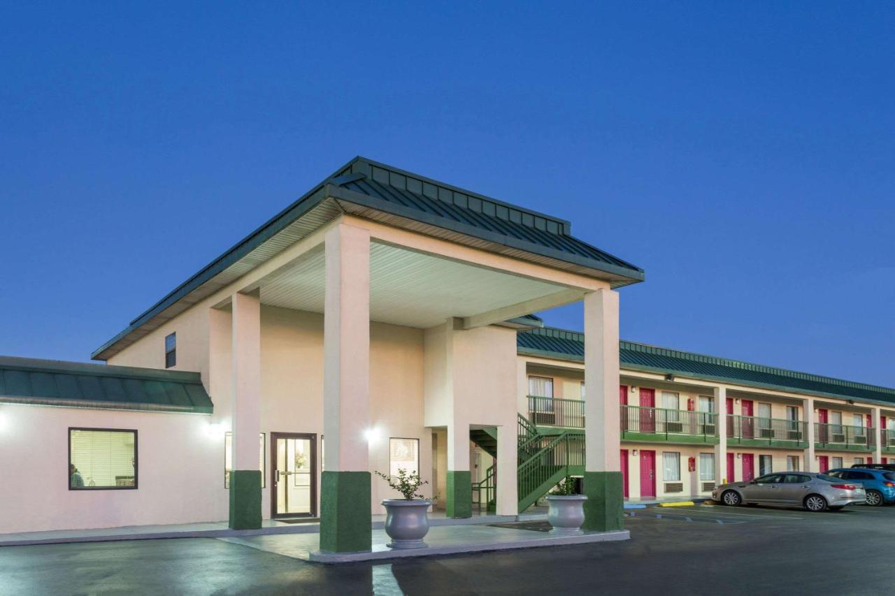  | Super 8 by Wyndham Ashburn