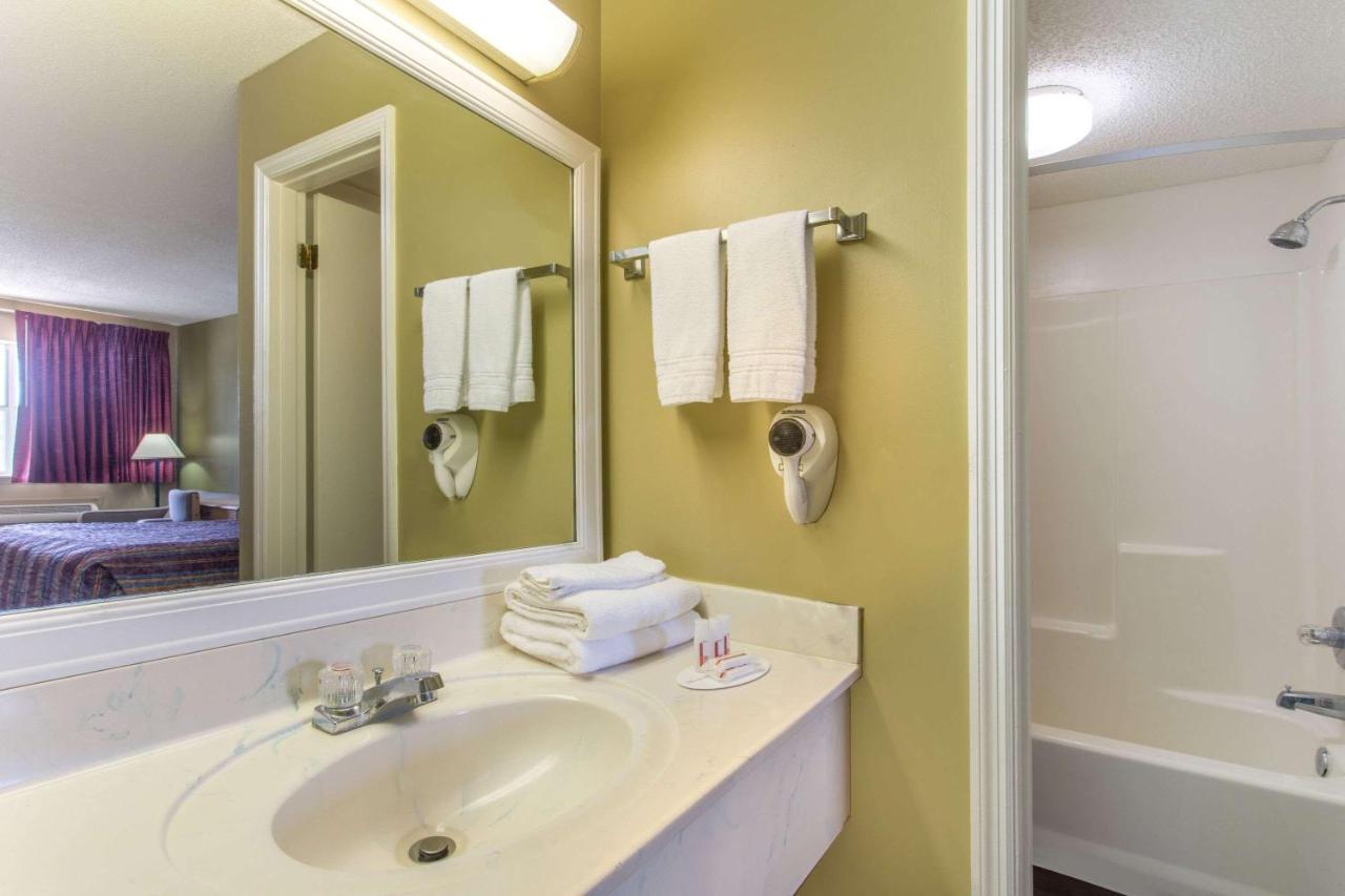 | Super 8 by Wyndham Monticello