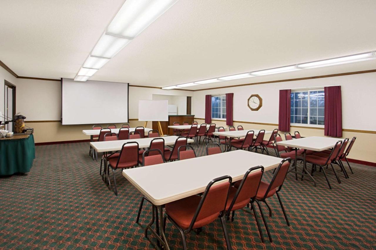  | Super 8 by Wyndham New Hampton