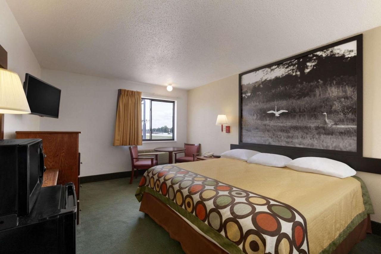 | Super 8 by Wyndham Bowling Green