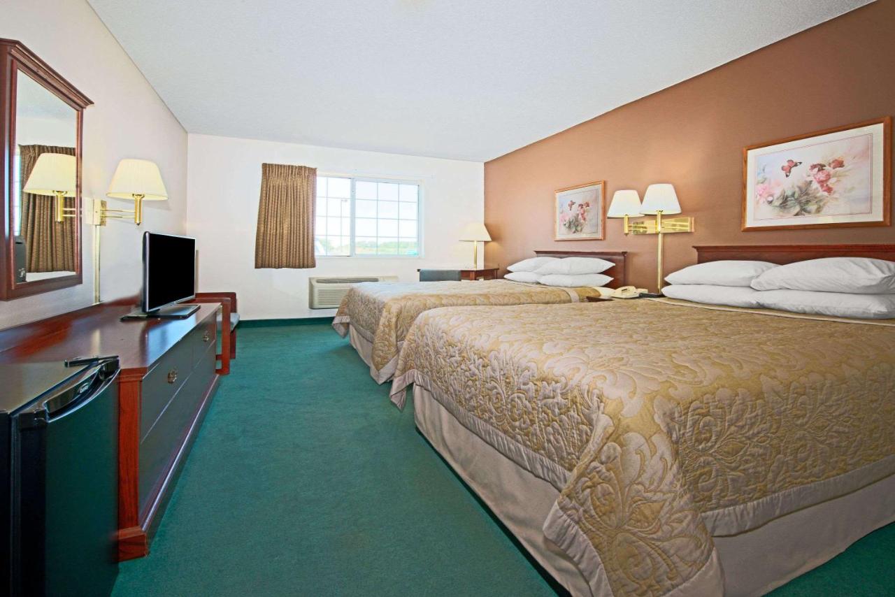 | Super 8 by Wyndham Richmond
