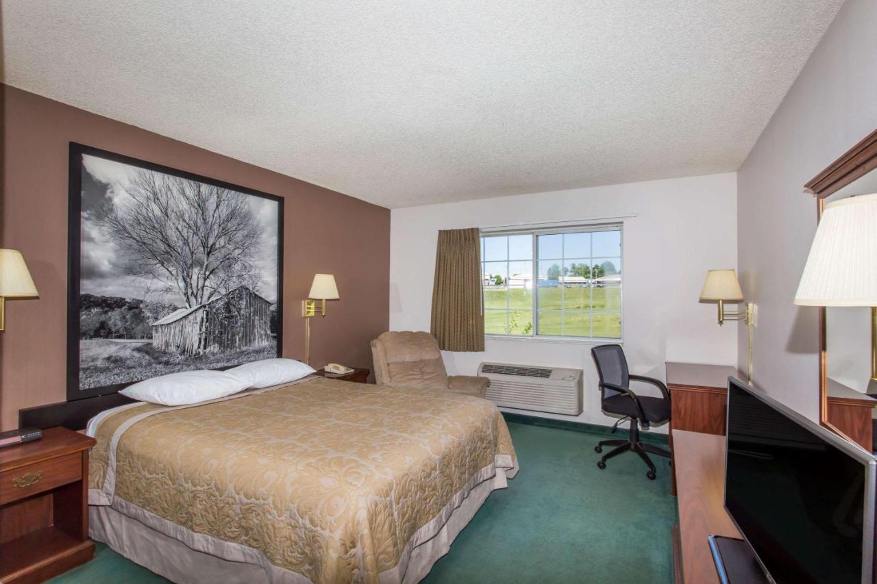 | Super 8 by Wyndham Richmond