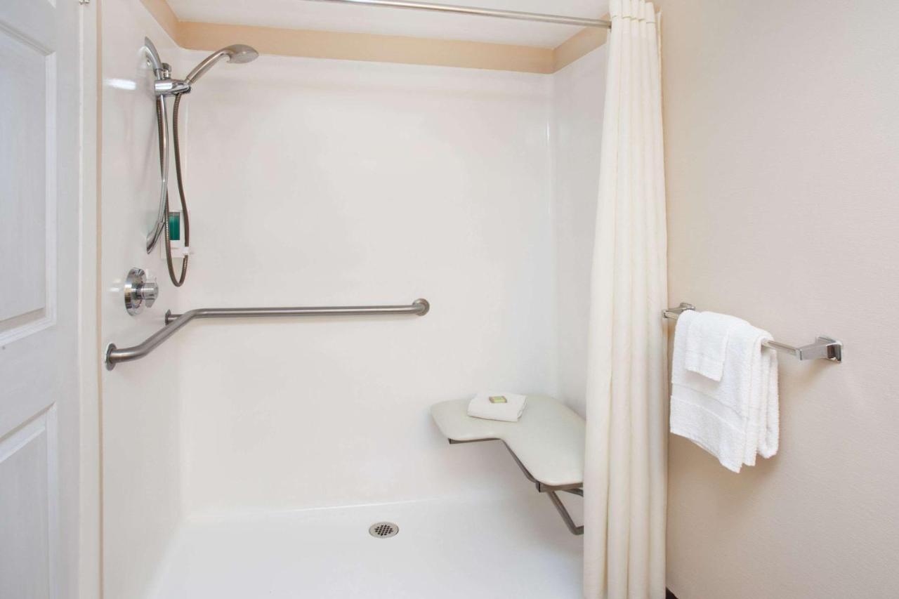 | Super 8 by Wyndham Chicago/Rosemont/O'Hare/SE