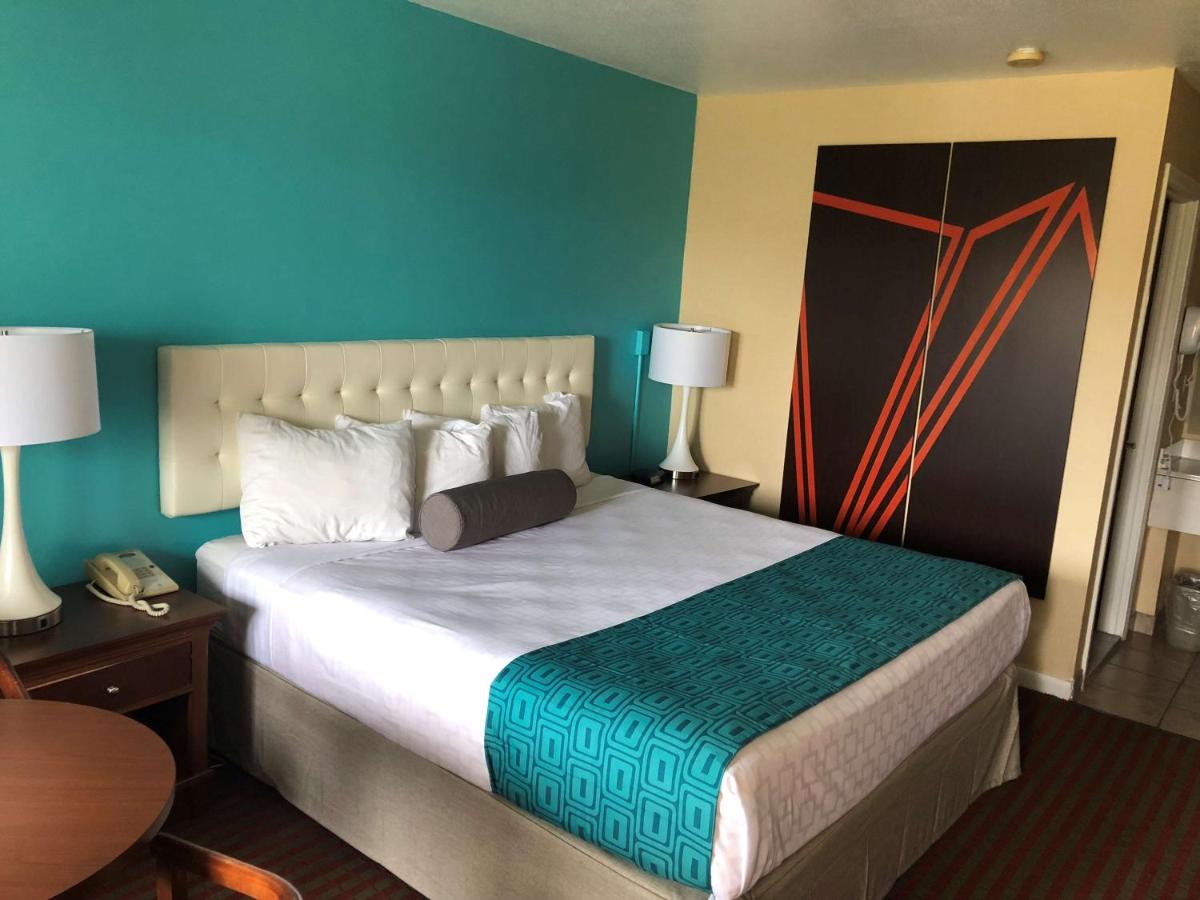 | Howard Johnson by Wyndham Rocky Hill