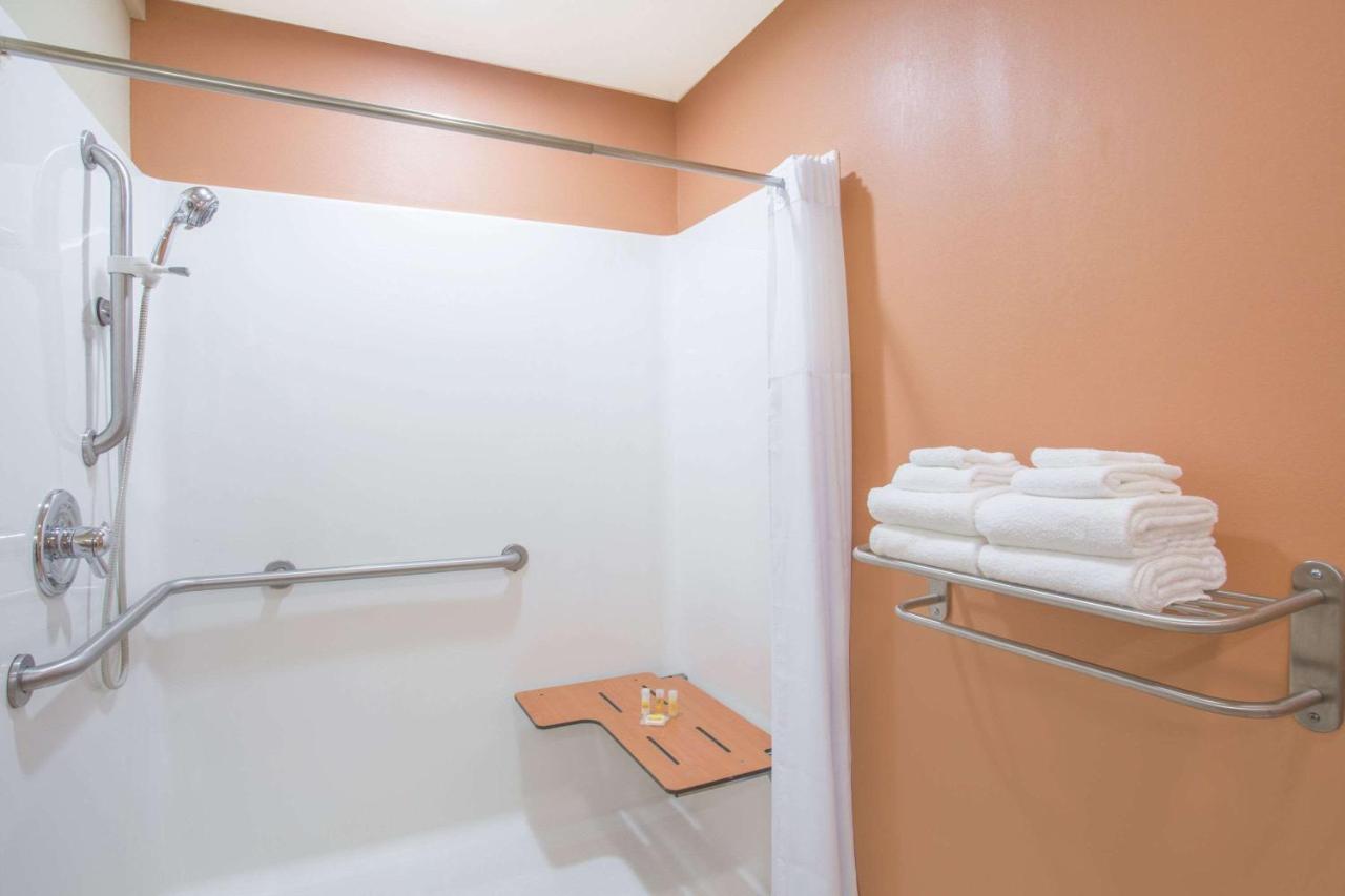 King Room - Disability Access/Non-Smoking at Days Inn & Suites by Wyndham Thibodaux