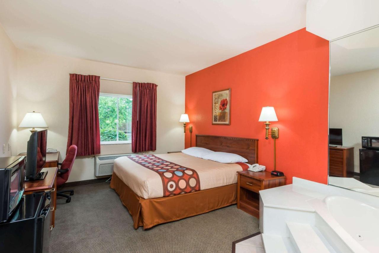 | Super 8 by Wyndham St Robert Ft Leonard Wood Area