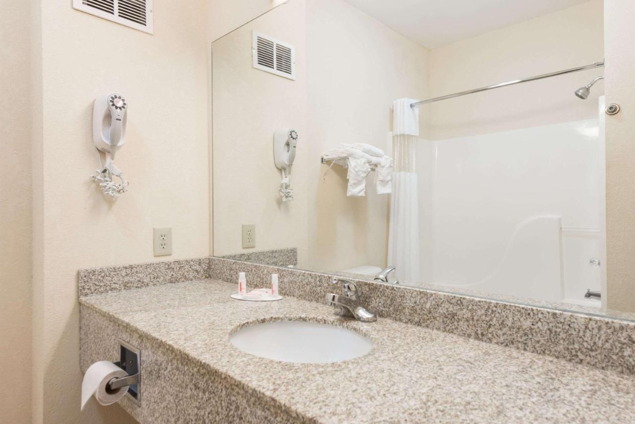 | Super 8 by Wyndham St Robert Ft Leonard Wood Area