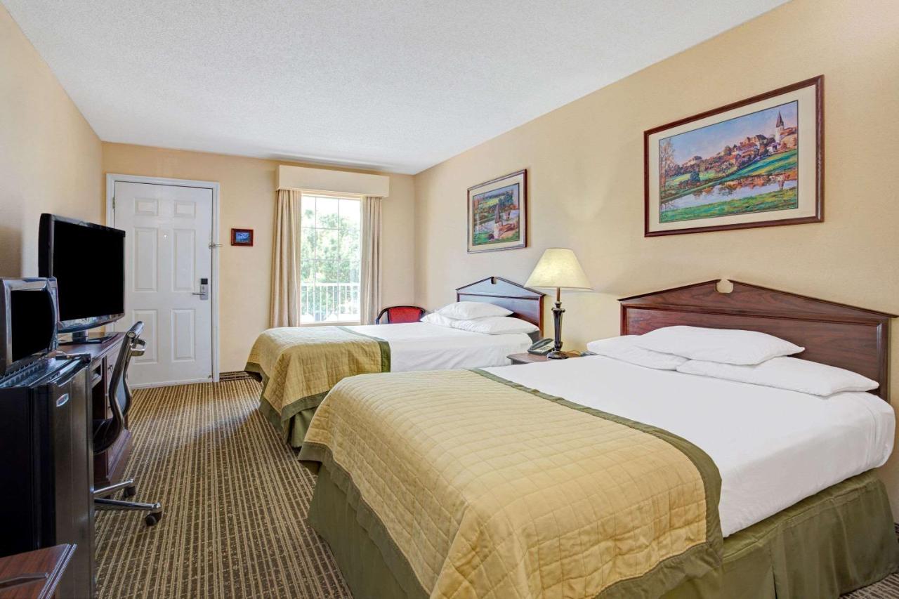 Queen Room with Two Queen Beds - Non-Smoking at Baymont by Wyndham Smithfield
