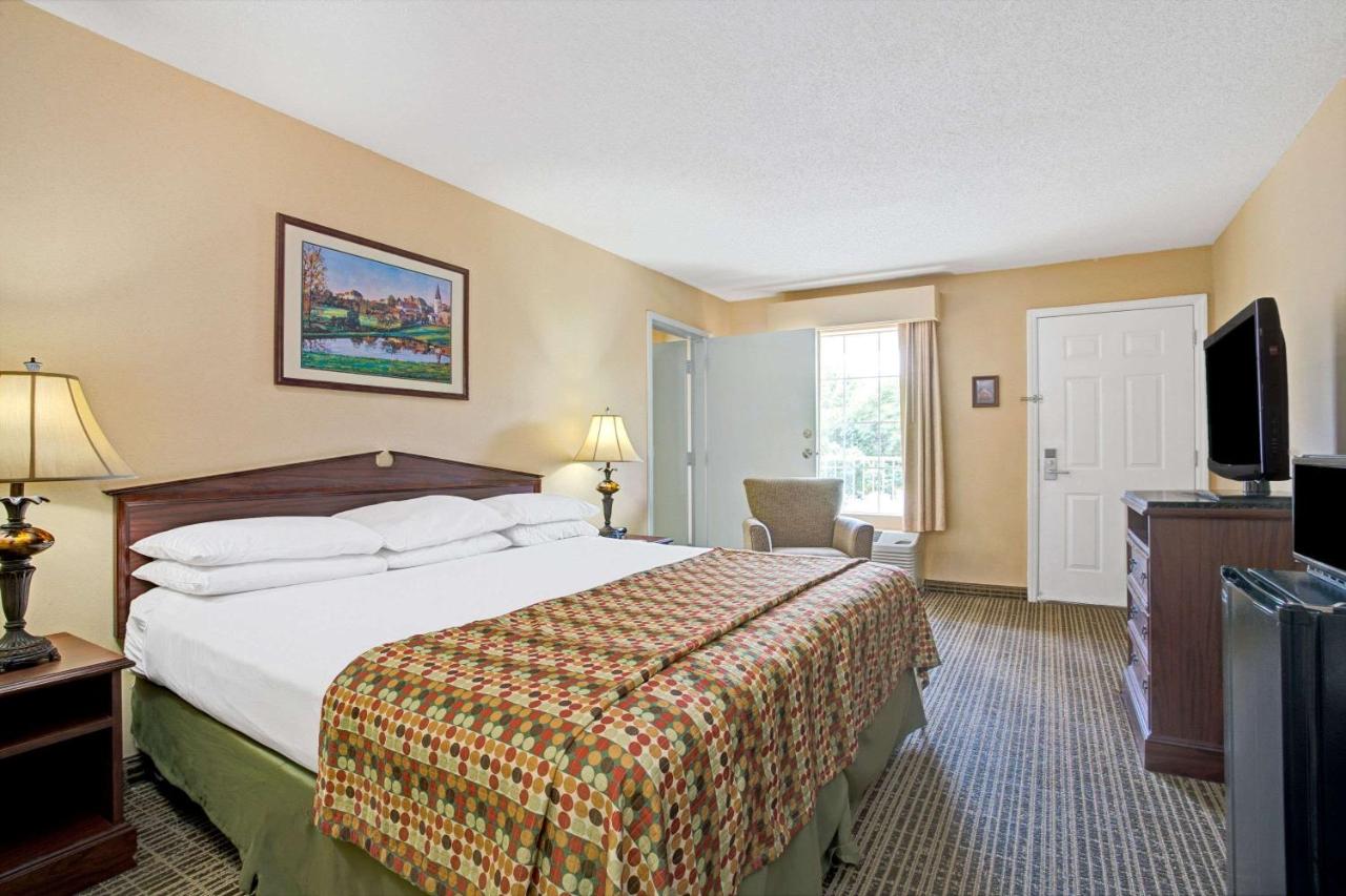 King Room - Non-Smoking at Baymont by Wyndham Smithfield