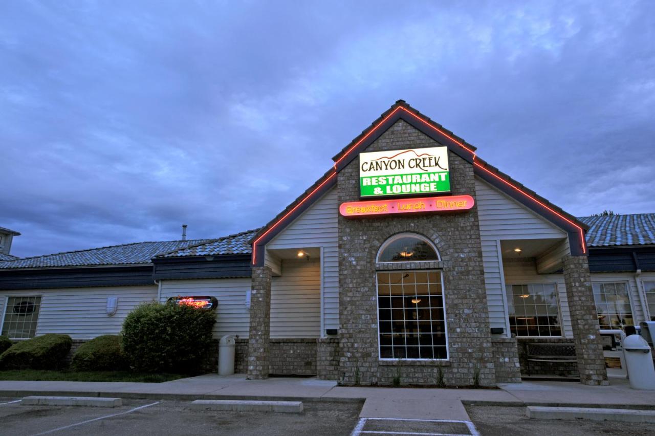 | Shilo Inn Suites Hotel - Nampa Suites