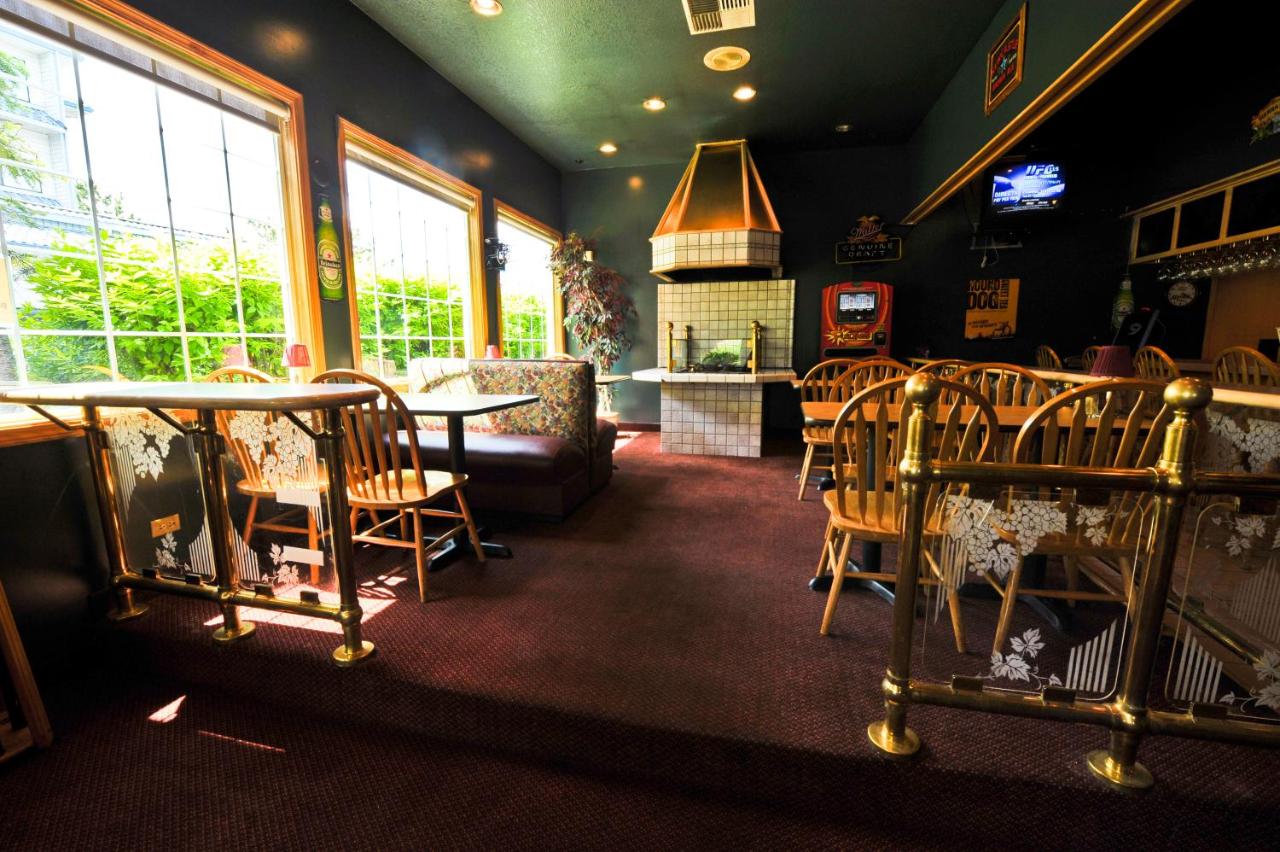| Shilo Inn Suites Hotel - Nampa Suites
