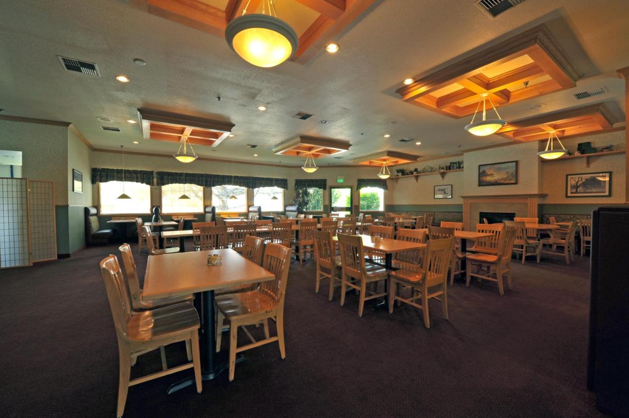 | Shilo Inn Suites Hotel - Nampa Suites
