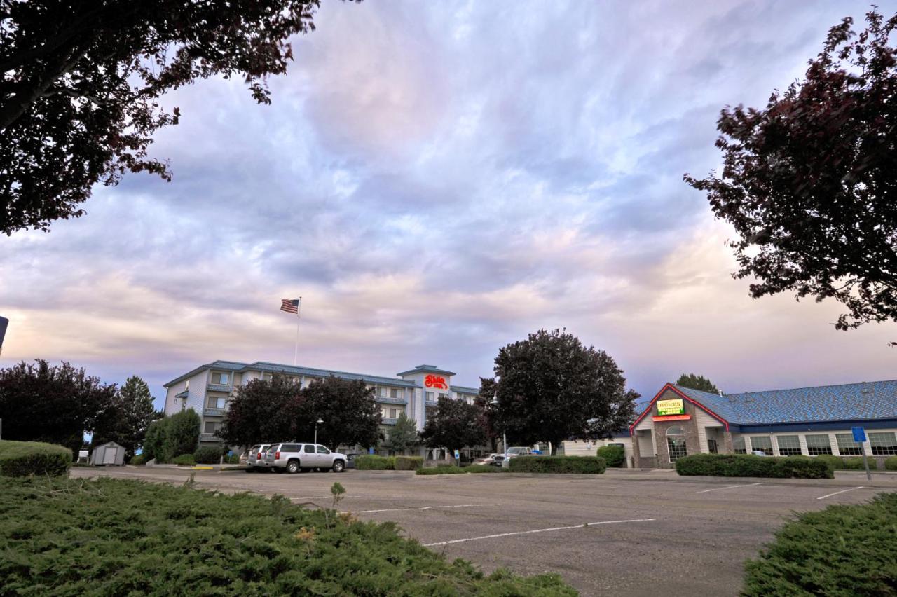 | Shilo Inn Suites Hotel - Nampa Suites