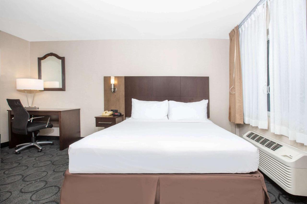 King Room - Non-Smoking at Baymont by Wyndham San Diego Downtown