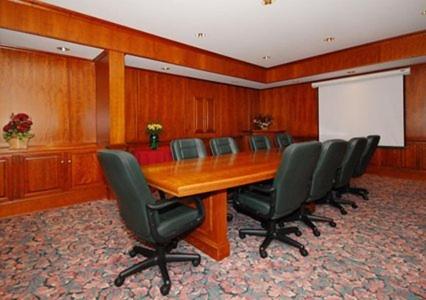 Deluxe Queen Room at Greeneville Inn and Suites
