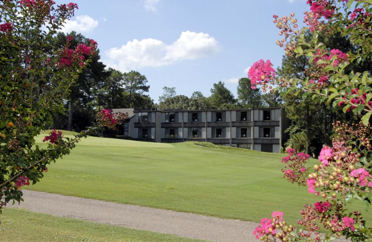 | The Inn at Houndslake