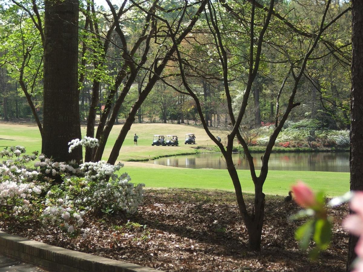 | The Inn at Houndslake