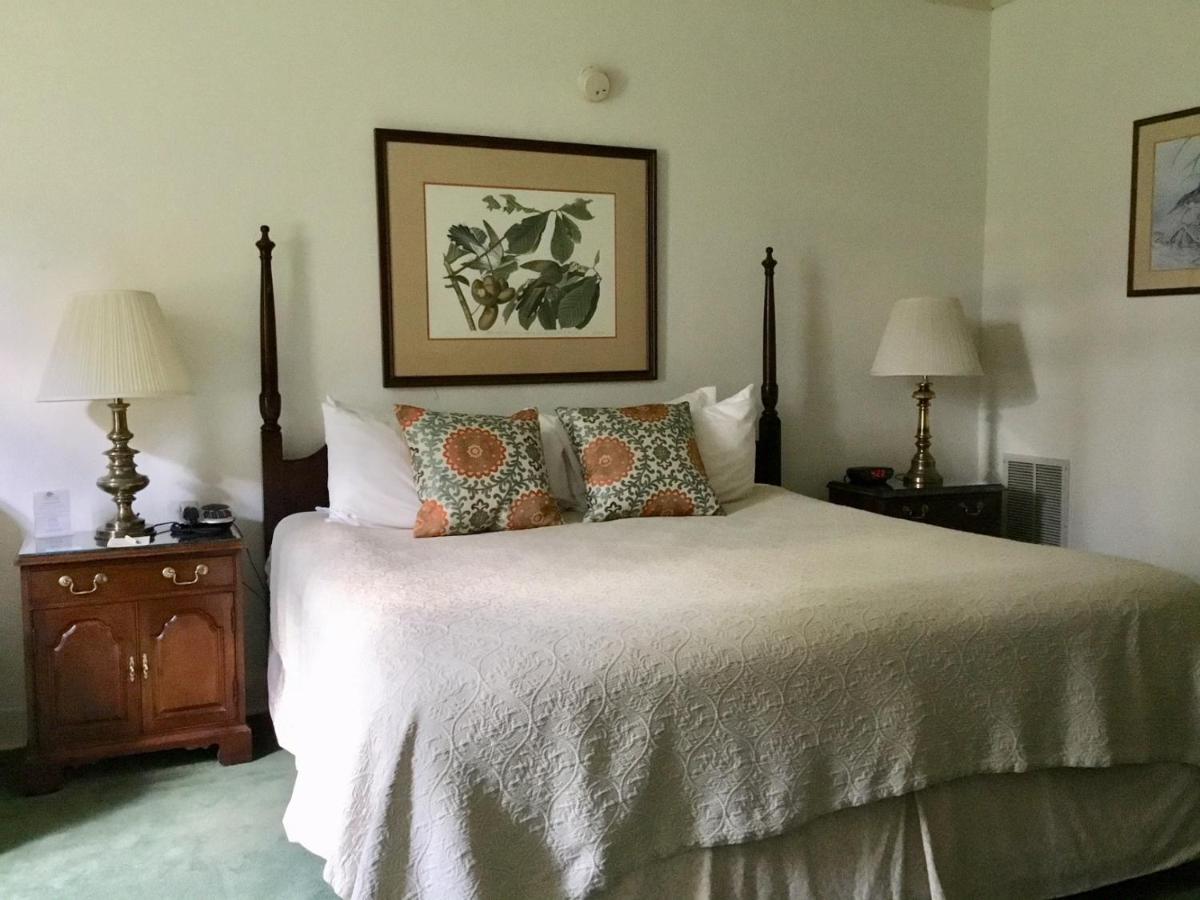 | The Inn at Houndslake
