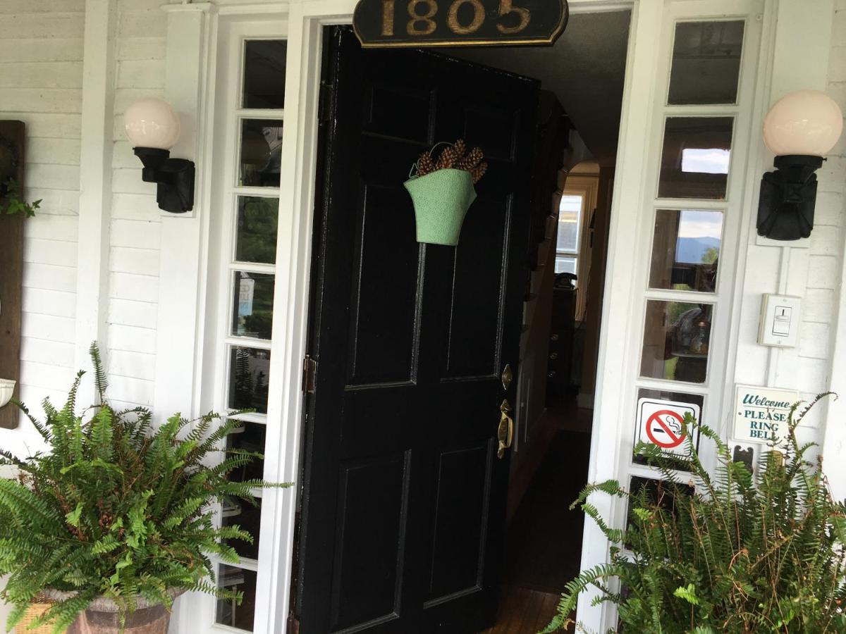| Center Lovell Inn